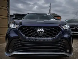 Toyota Highlander XSE 2021 Blue