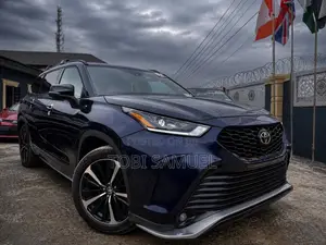 Toyota Highlander XSE 2021 Blue