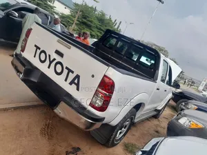 Toyota Hilux 2014 White