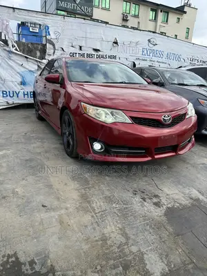 Toyota Camry SE V6 4dr Sedan (3.5L 6cyl 6A) 2013 Red