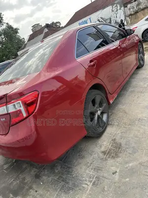 Toyota Camry SE V6 4dr Sedan (3.5L 6cyl 6A) 2013 Red
