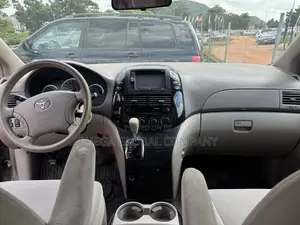 Toyota Sienna LE AWD 2006 Gold