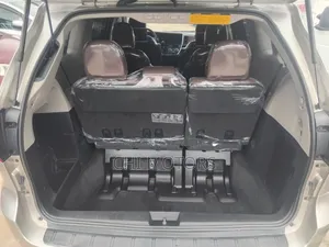Toyota Sienna Limited 7 Passenger (3.5L 6cyl 6A) 2016 Gold