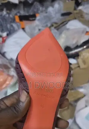 Pointed Shoes With Design