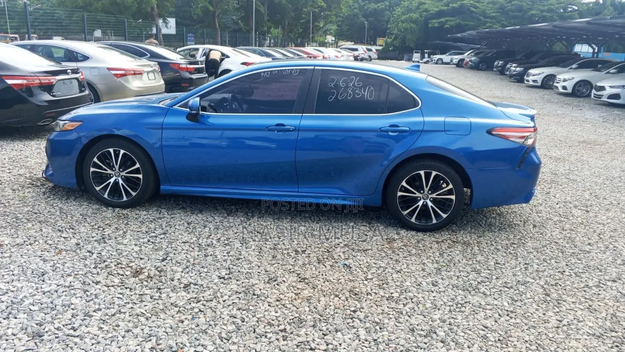 Toyota Camry 2019 Blue