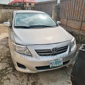Toyota Corolla LE 4dr Sedan (1.8L 4cyl 4A) 2010 Silver
