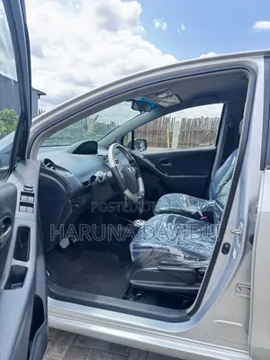 Toyota Yaris 2012 Silver