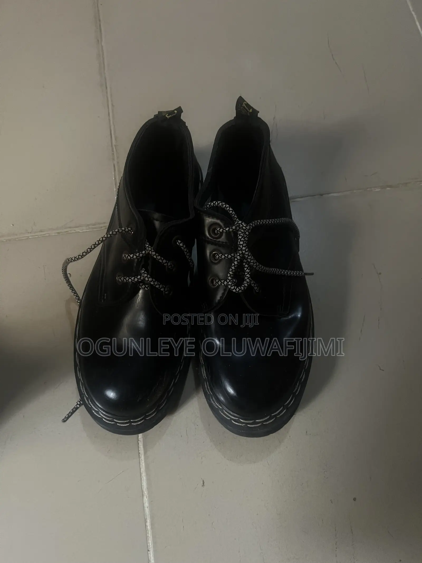 Classic Dr. Martens Boots – Pre-Owned, Excellent Condition