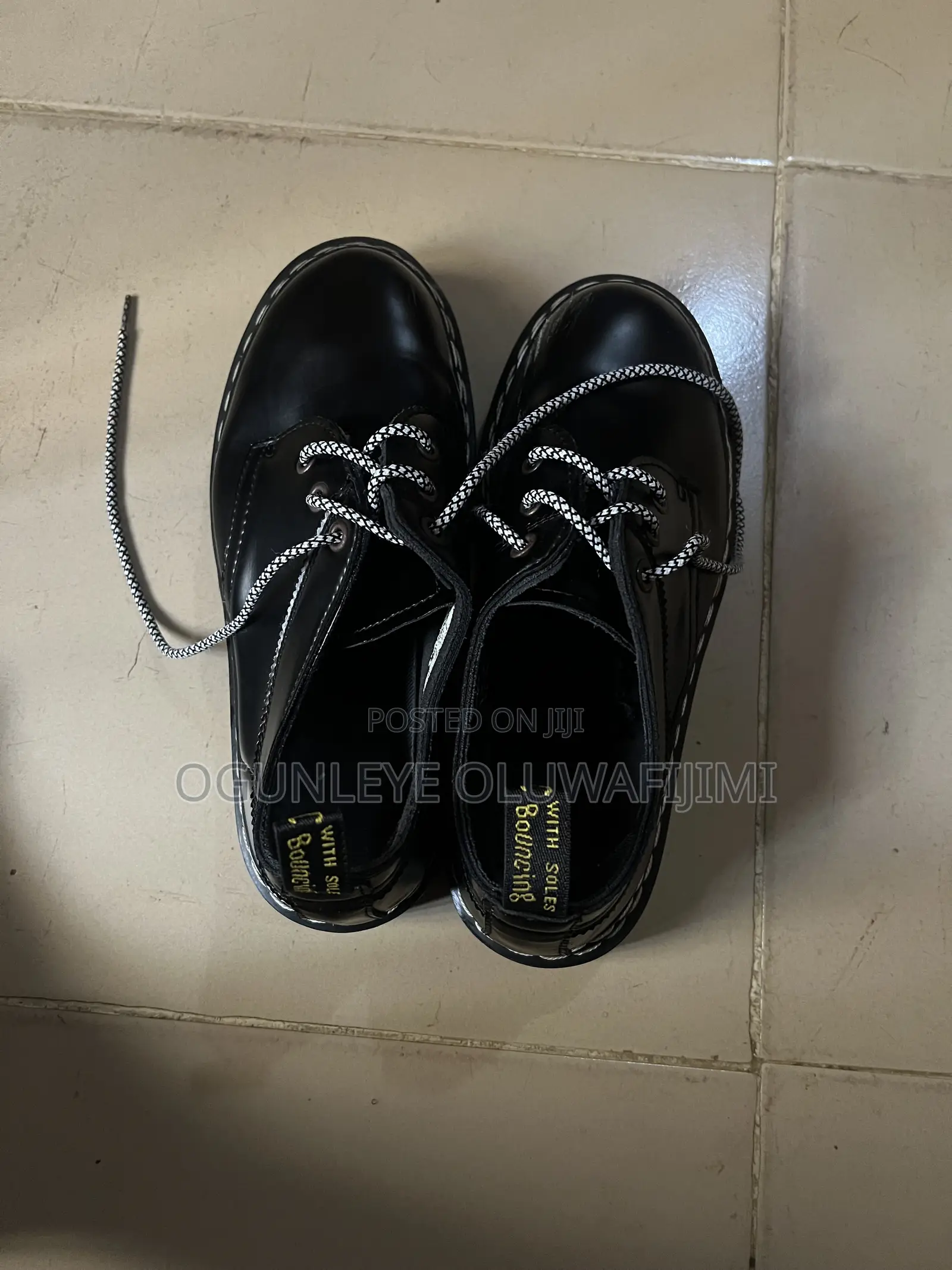 Classic Dr. Martens Boots – Pre-Owned, Excellent Condition