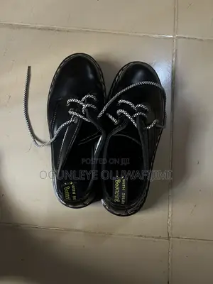 Classic Dr. Martens Boots – Pre-Owned, Excellent Condition