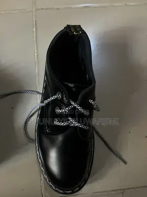 Classic Dr. Martens Boots – Pre-Owned, Excellent Condition