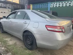 Toyota Camry LE 4dr Sedan (2.5L 4cyl 6AM) 2010 Silver