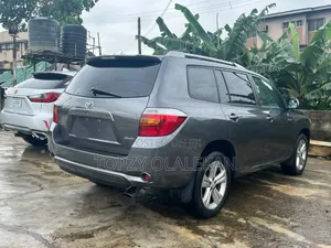 Toyota Highlander Limited 2011 Gray