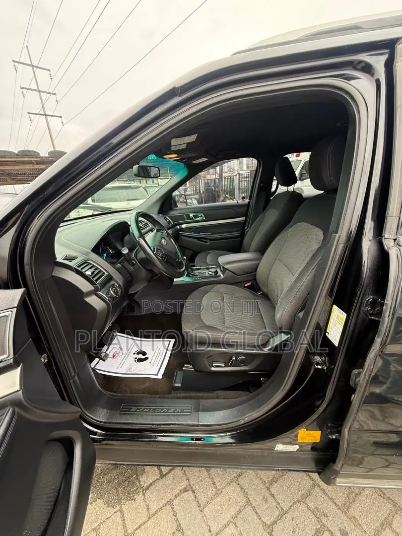 Ford Explorer XLT AWD 2019 Black