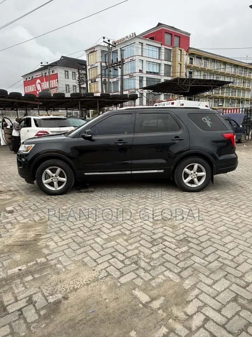 Ford Explorer XLT AWD 2019 Black