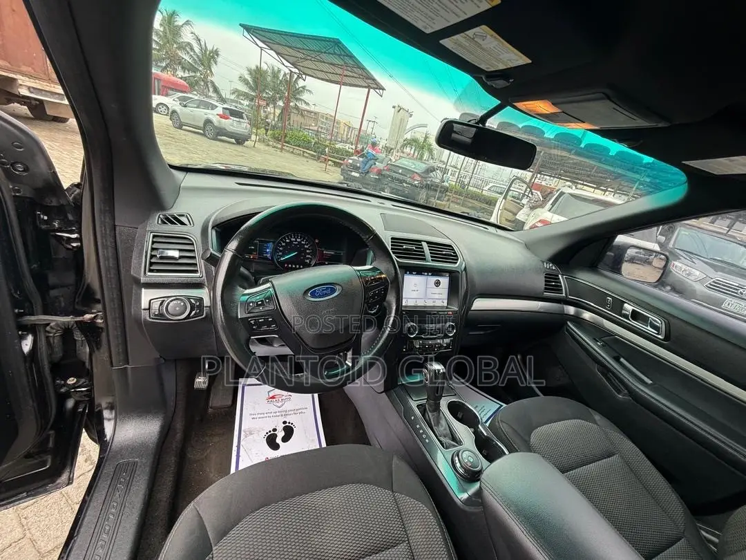 Ford Explorer XLT AWD 2019 Black