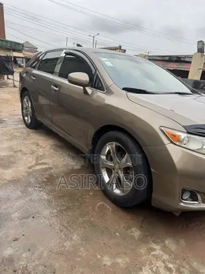 Toyota Venza V6 2010 Gold