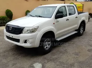 Toyota Hilux SR5 4x4 2014 White