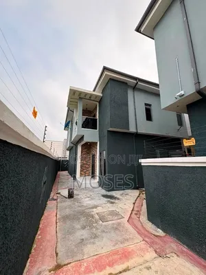 4bdrm Duplex in Golden Palm Estate, Chevron for rent