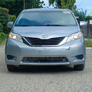 Toyota Sienna 2012 Silver