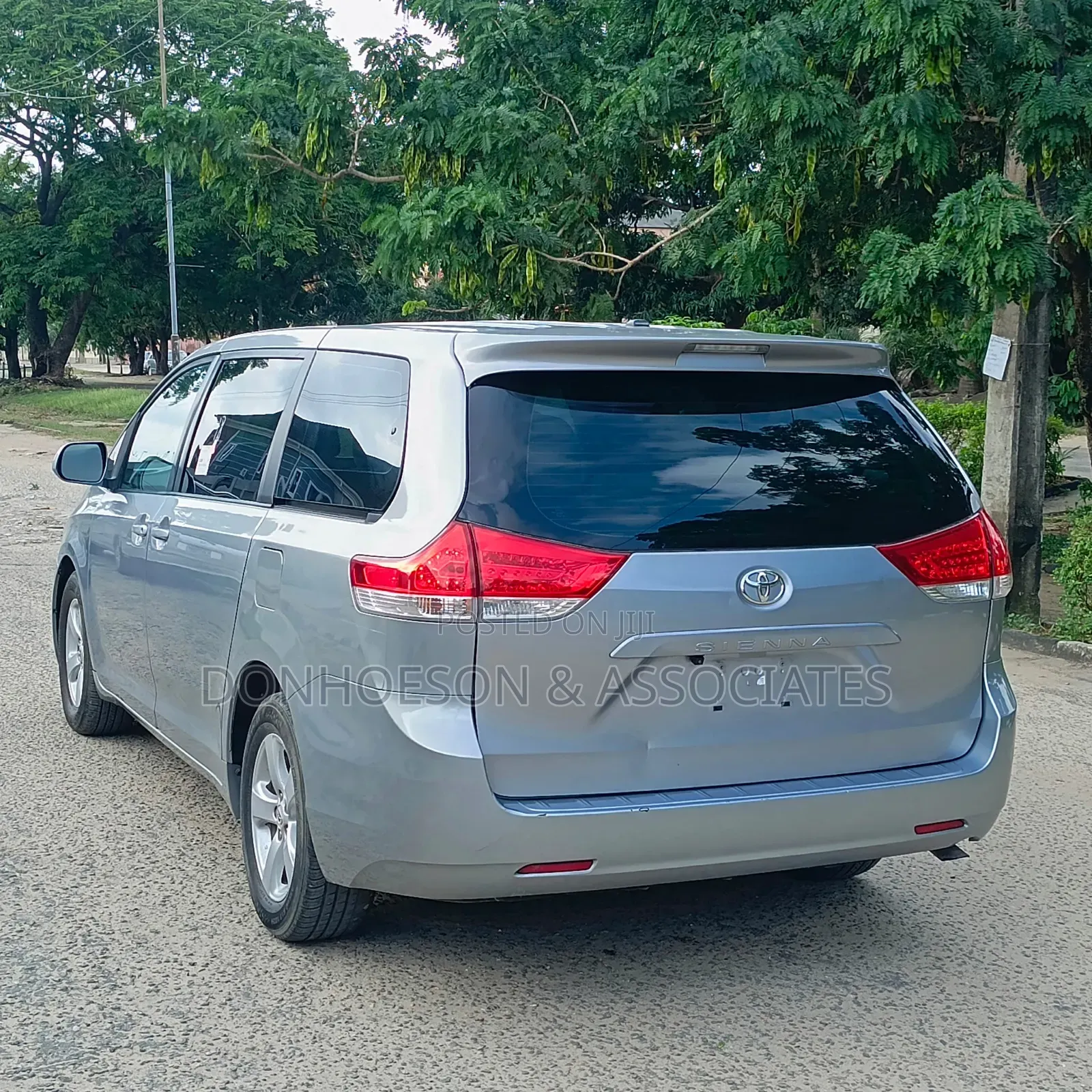 Toyota Sienna 2012 Silver