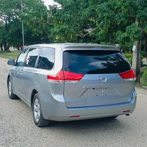 Toyota Sienna 2012 Silver