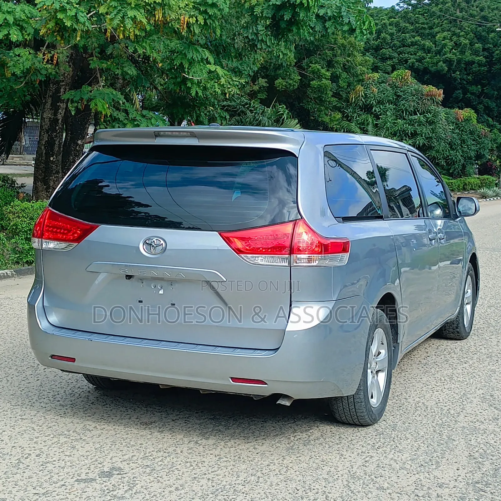 Toyota Sienna 2012 Silver