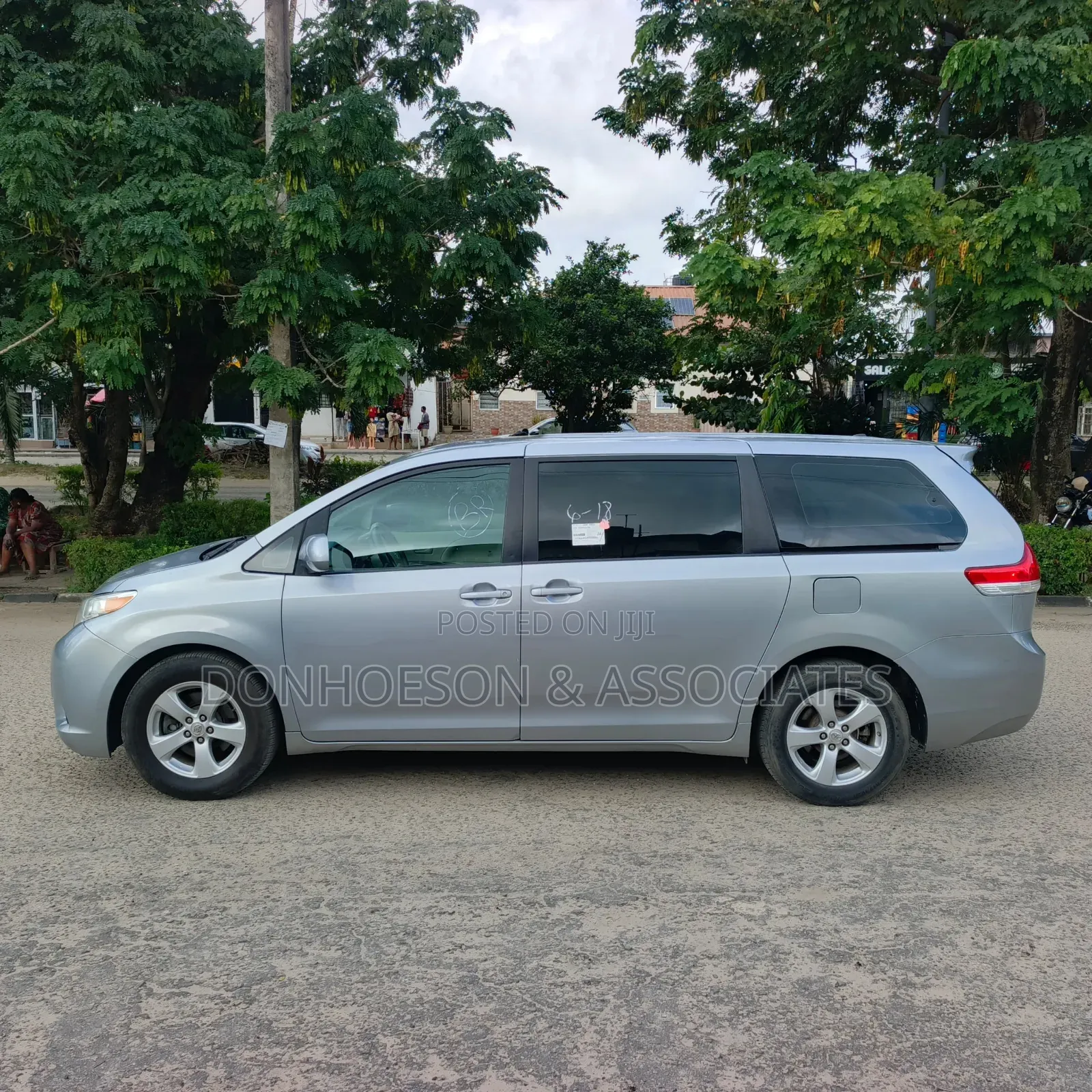 Toyota Sienna 2012 Silver