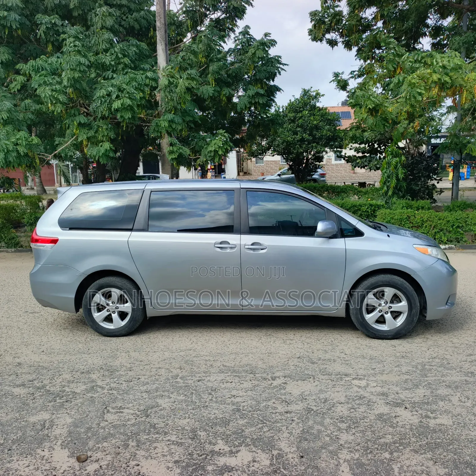 Toyota Sienna 2012 Silver