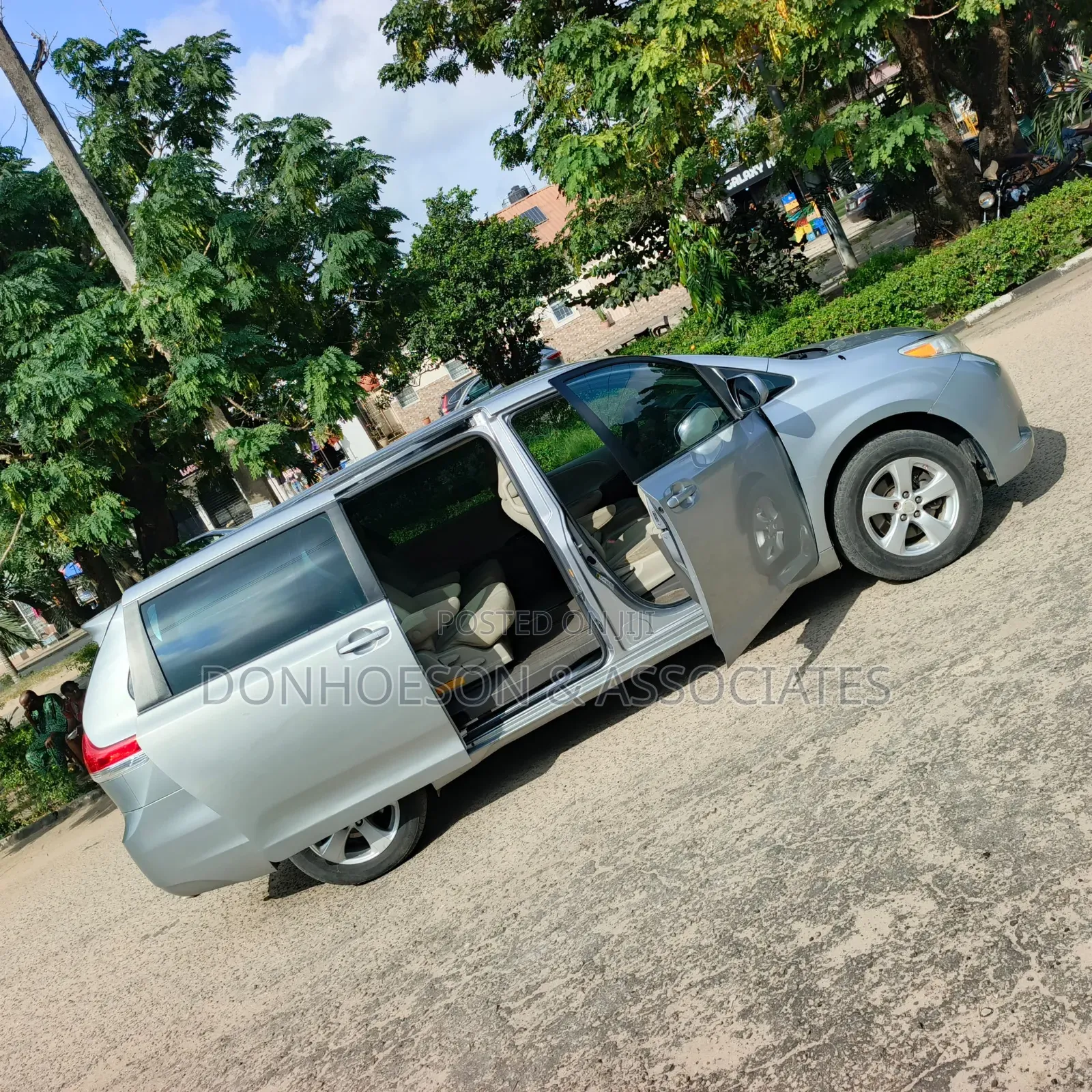 Toyota Sienna 2012 Silver