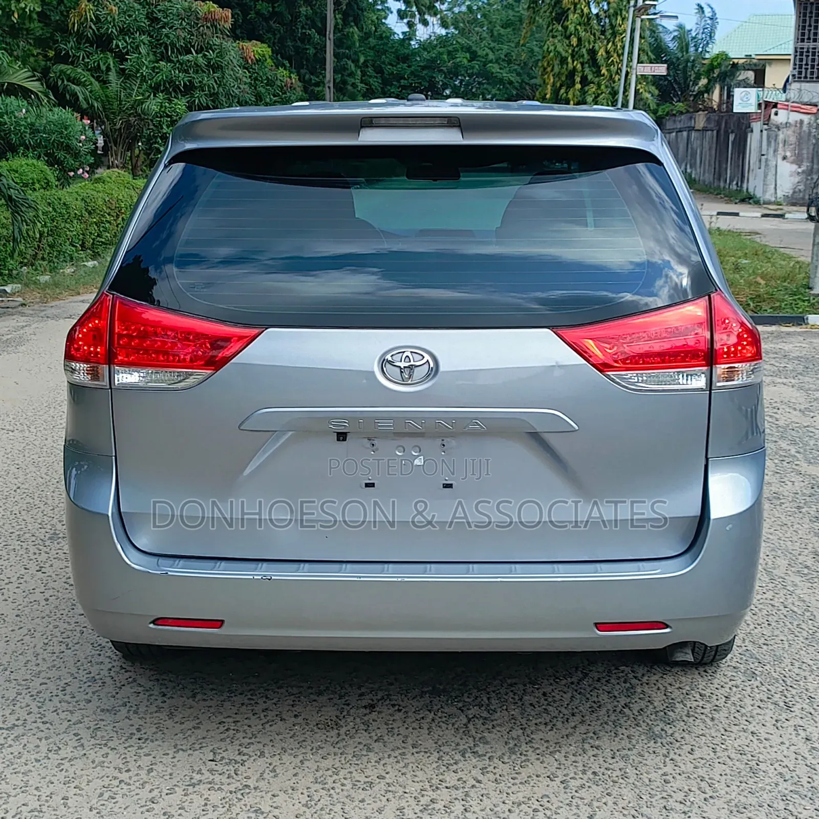 Toyota Sienna 2012 Silver