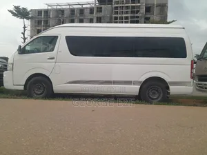 Toyota HiAce 2005 White