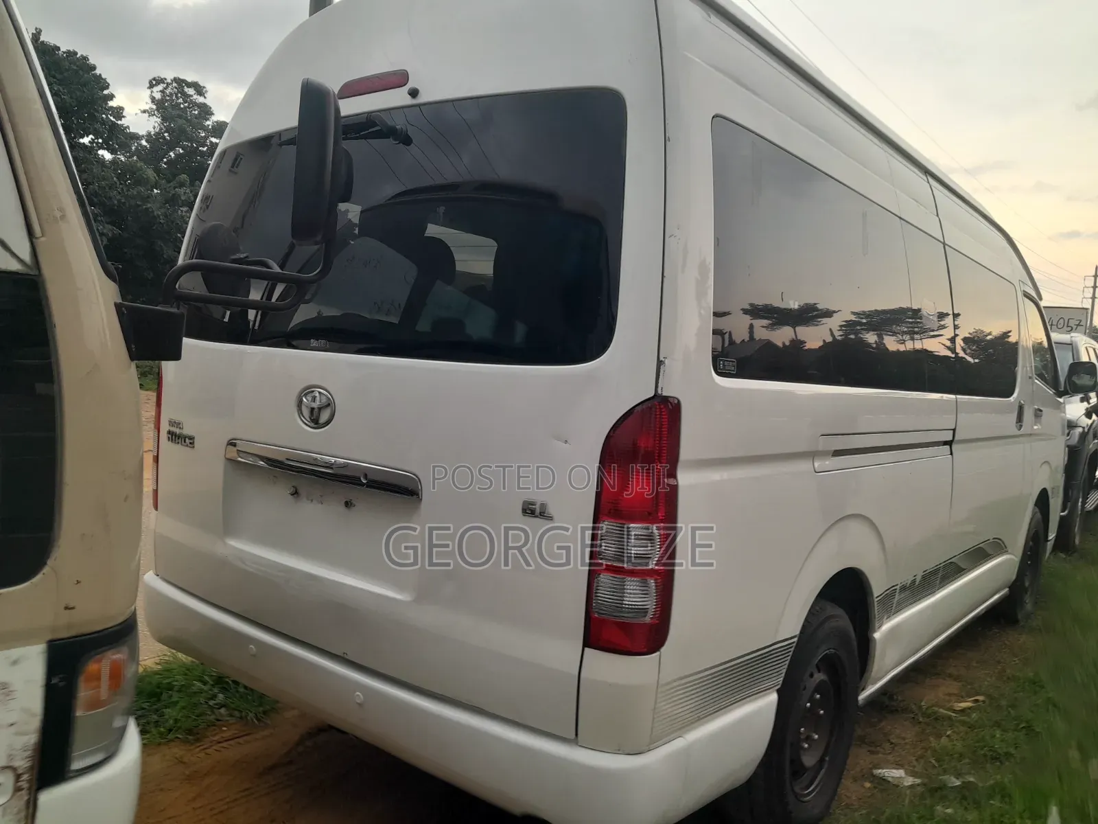 Toyota HiAce 2005 White