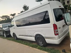 Toyota HiAce 2005 White