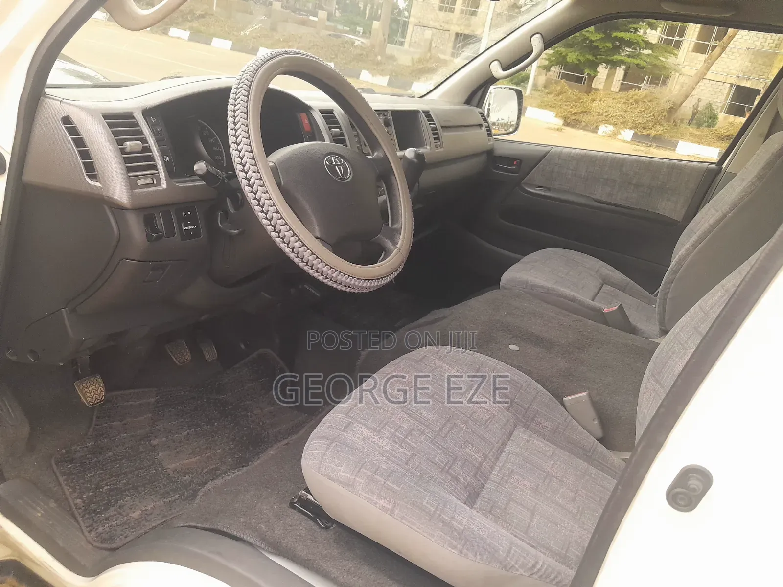 Toyota HiAce 2005 White