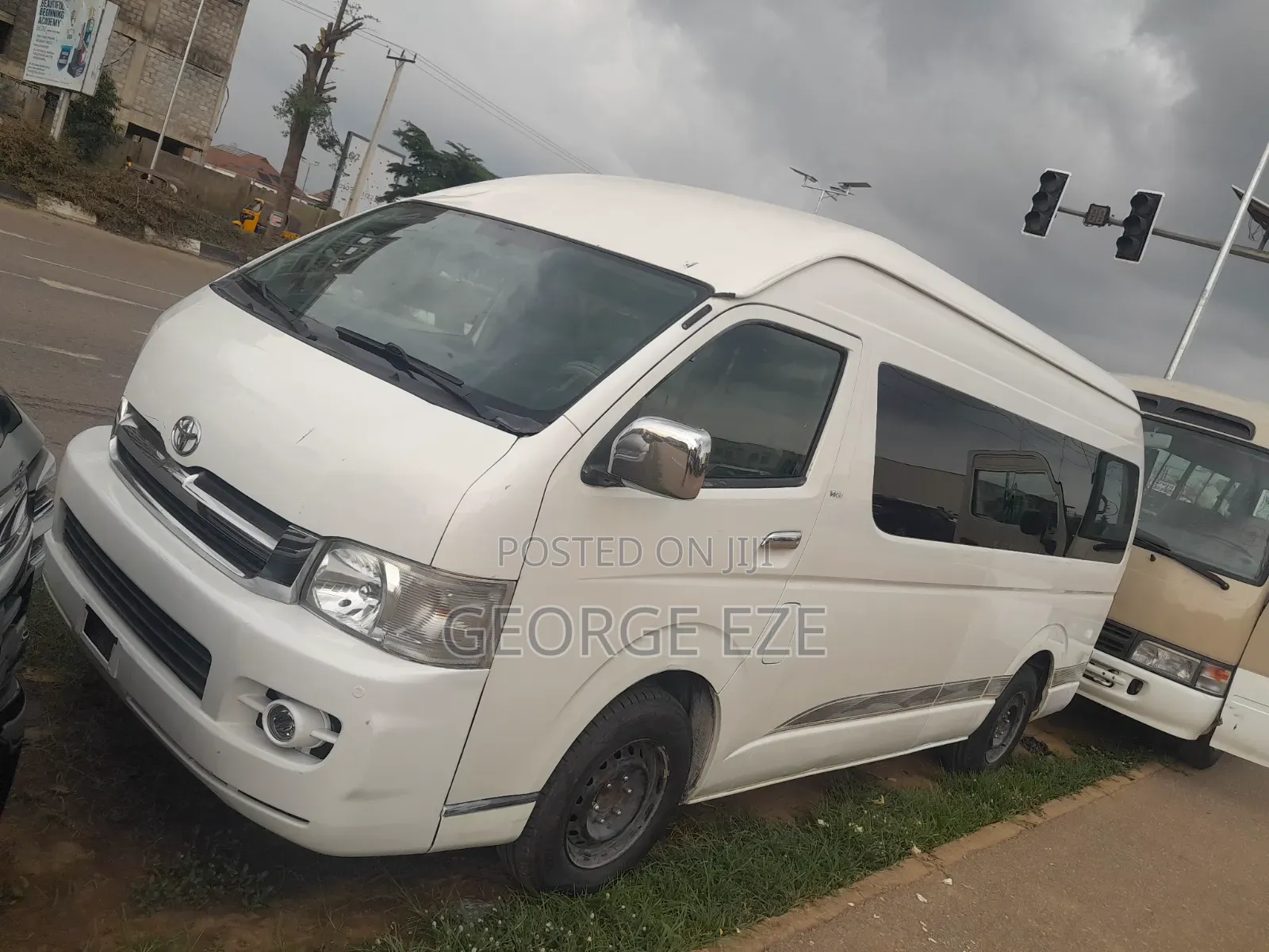 Toyota HiAce 2005 White