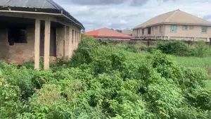 A 100×100ft Land With Roofed Building Fence at Upper Mission. ₦40M.