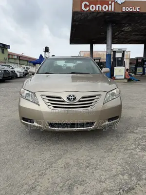 Toyota Camry LE 4dr Sedan (2.4L 4cyl 5A) 2009 Gold