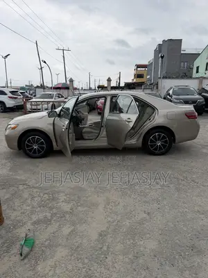 Toyota Camry LE 4dr Sedan (2.4L 4cyl 5A) 2009 Gold