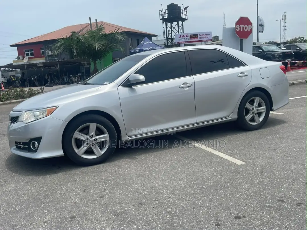 Toyota Camry 2012 Silver