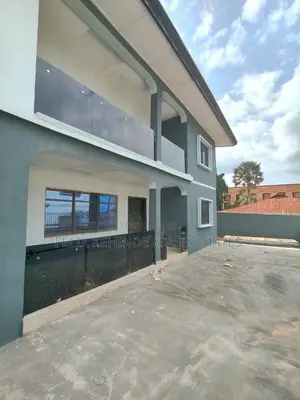3bdrm Block of Flats in Old Bodija for rent