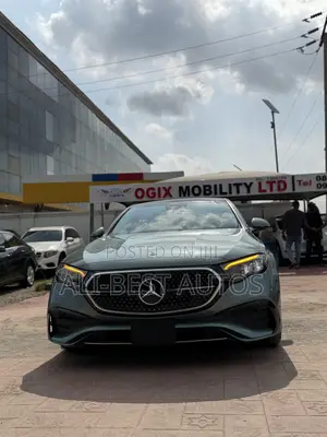 Mercedes-Benz E350 2025 Green
