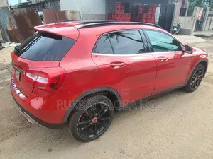 Mercedes-Benz GLA 250 2017 Red