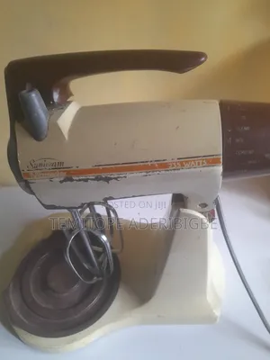 Hand Mixer With a Stand. 235WT