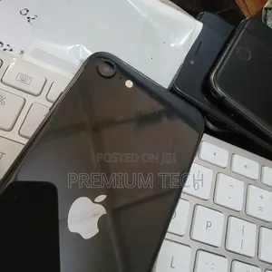 Apple iPhone SE (2020) 128 GB Black