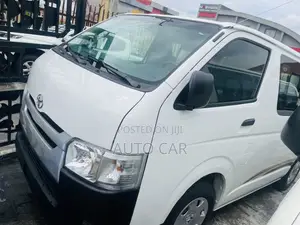 Toyota HiAce 2010 White