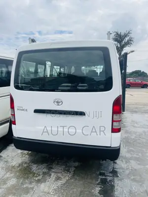 Toyota HiAce 2010 White