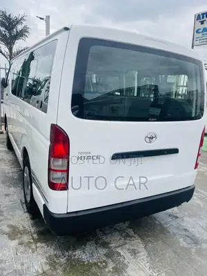 Toyota HiAce 2010 White