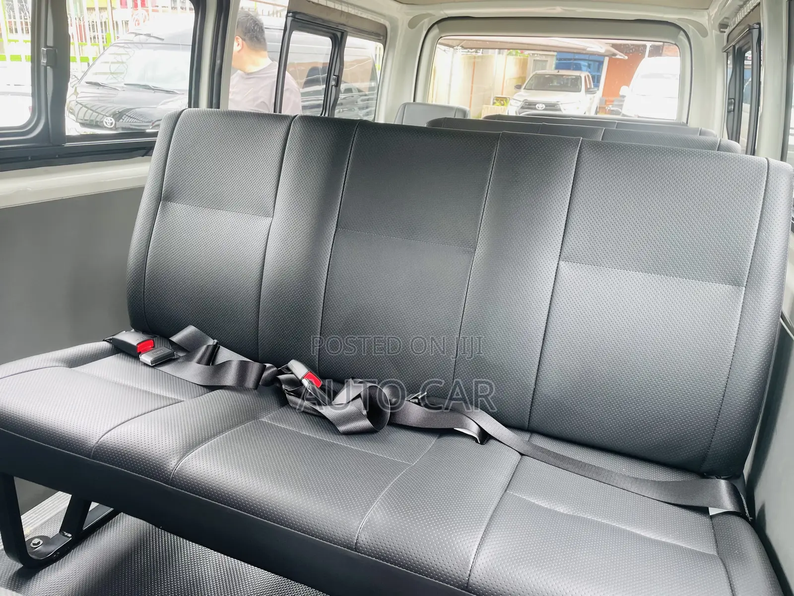 Toyota HiAce 2010 White