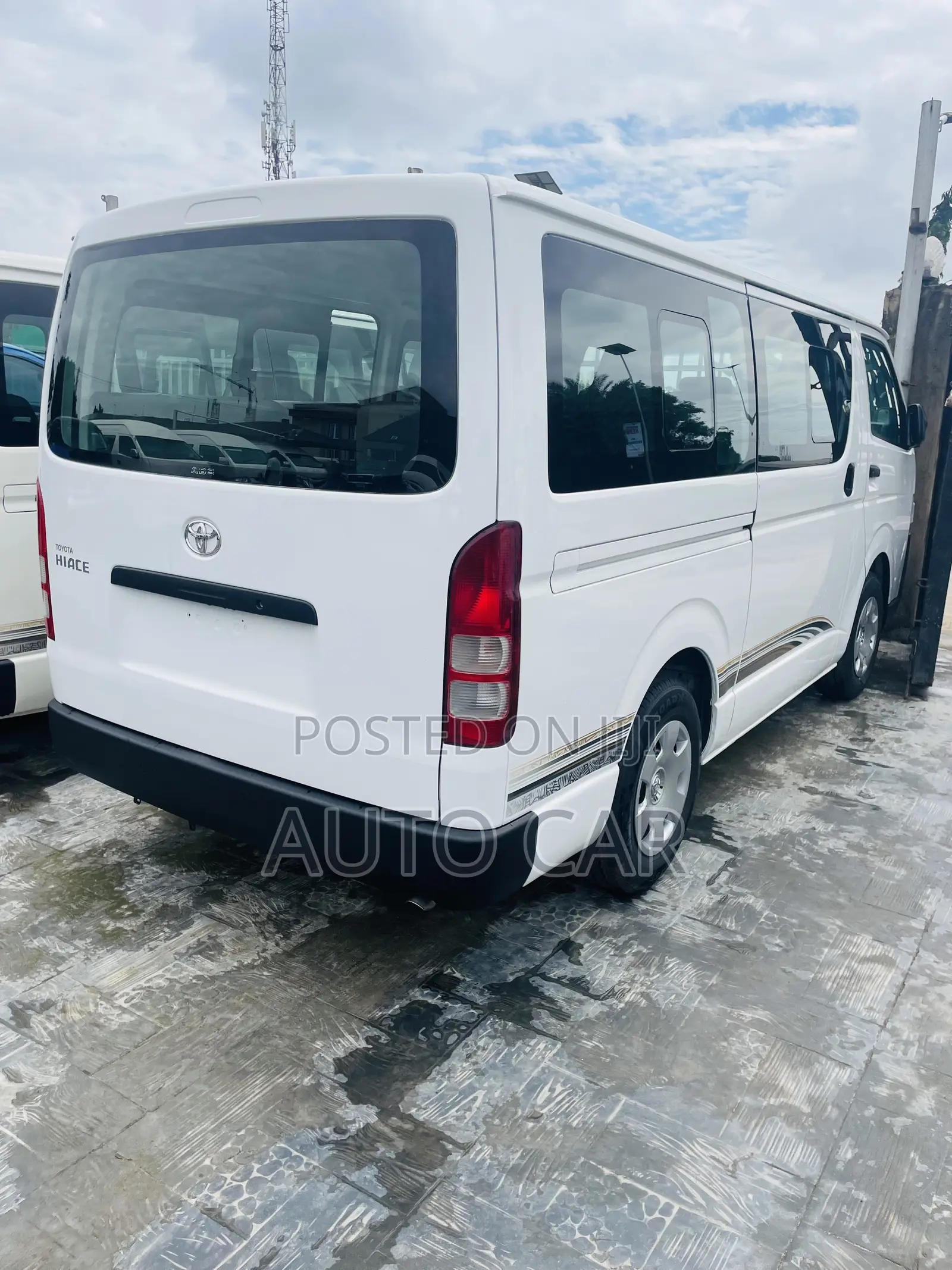 Toyota HiAce 2010 White